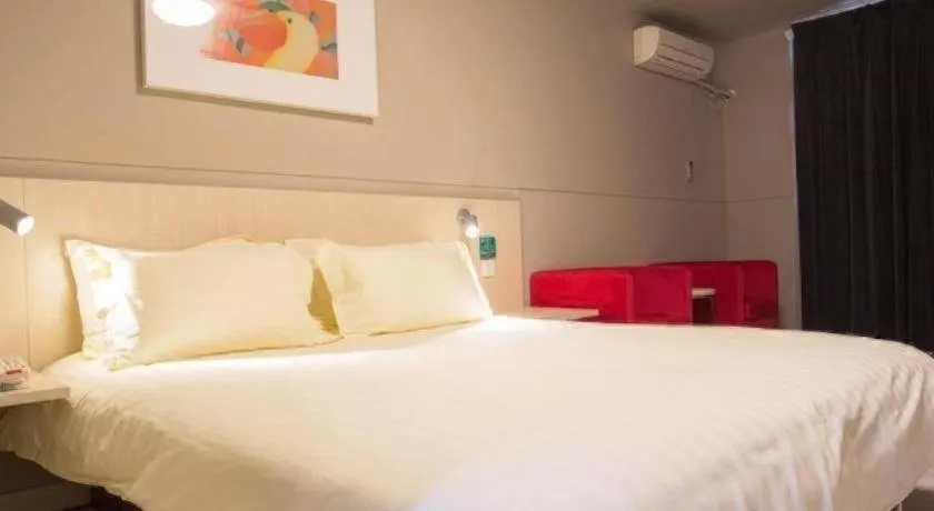 Bed in Jinjiang Inn Wuhu Fangte Tech Museum Metro Station
