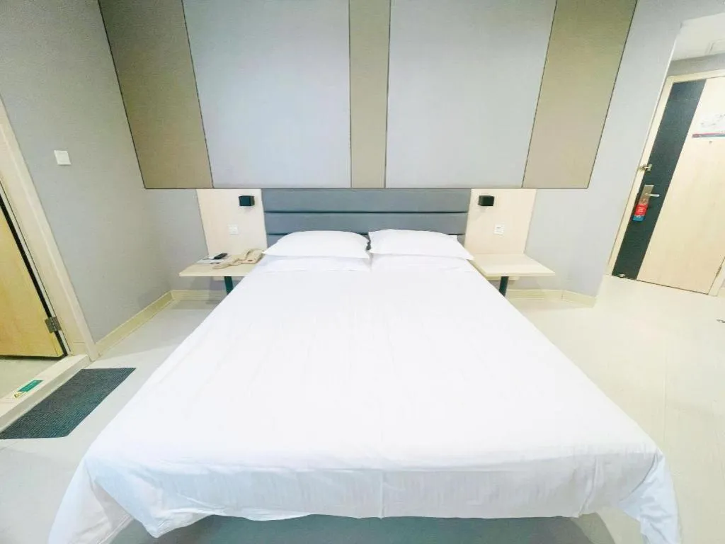 Bed in Jinjiang Inn Jinzhou Luoyang Road