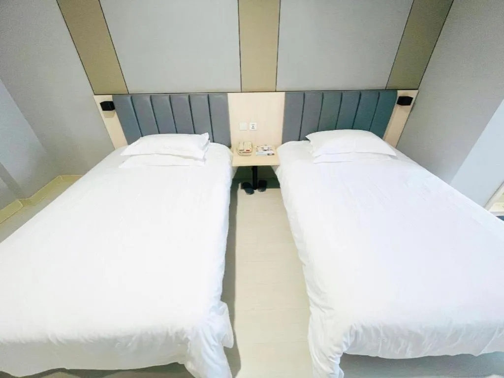 Bed in Jinjiang Inn Jinzhou Luoyang Road