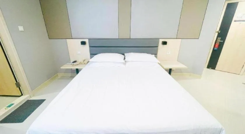 Bed in Jinjiang Inn Jinzhou Luoyang Road