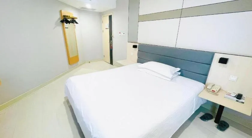 Bed in Jinjiang Inn Jinzhou Luoyang Road