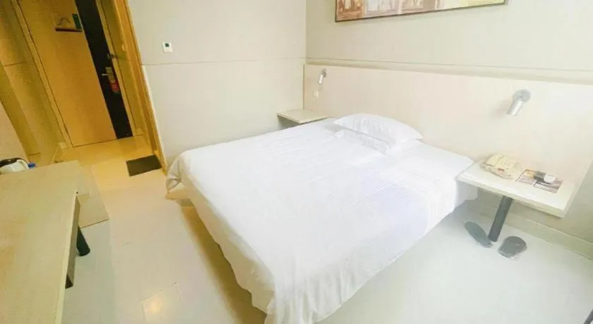 Bed in Jinjiang Inn Jinzhou Luoyang Road