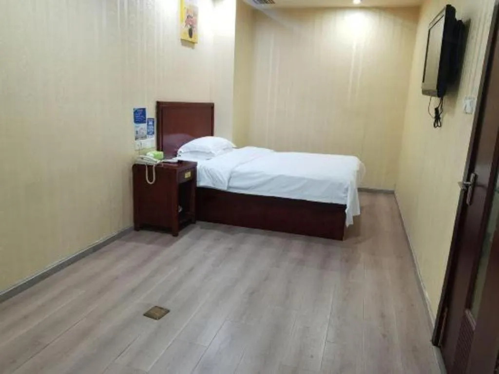 Bed in GreenTree Inn Suzhou Shengze Hotel