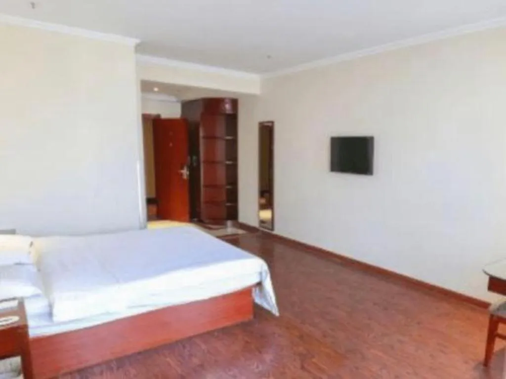 Bed in GreenTree Inn Suzhou Shengze Hotel