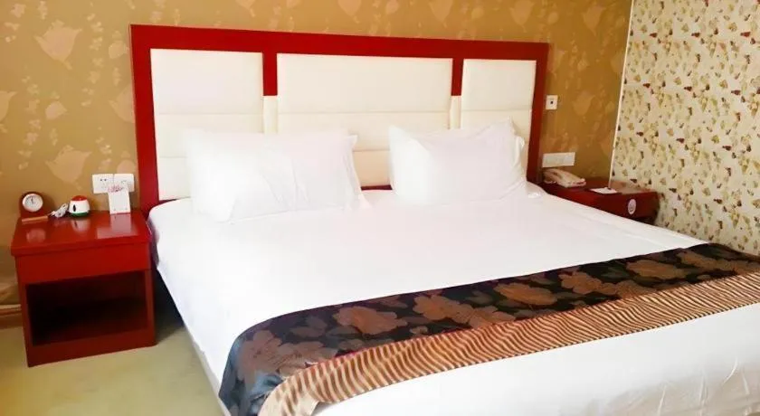 Bed in Ningbo ShouNan Hotel