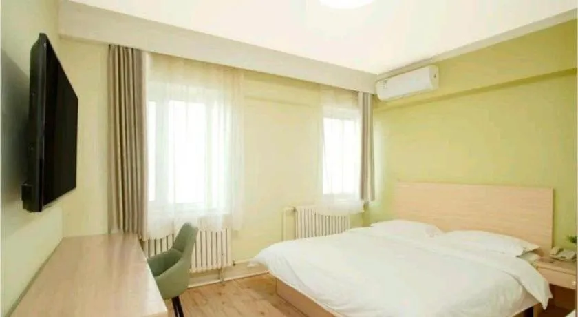 Bed in Super 8 Hotel Chengde Imperial Summer Resort