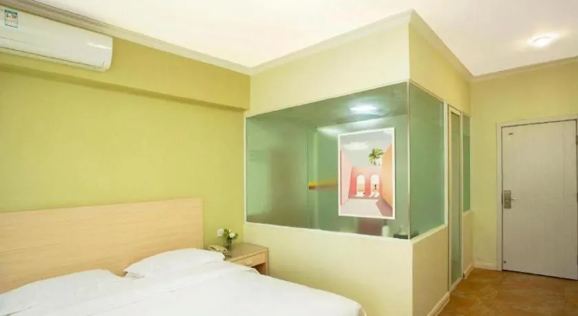 Bed in Super 8 Hotel Chengde Imperial Summer Resort