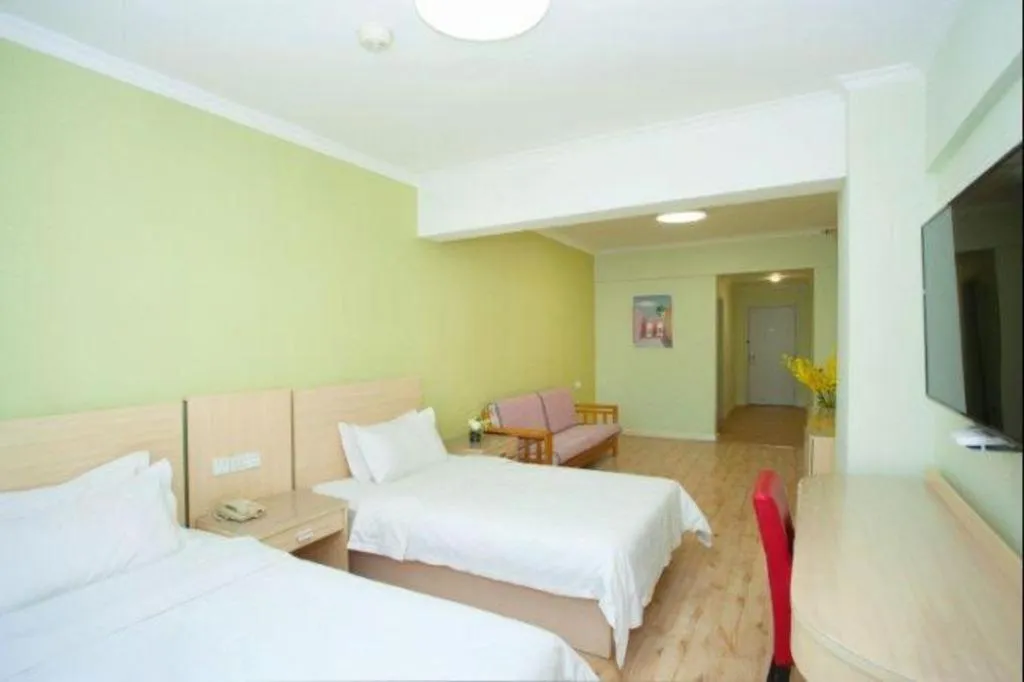 Bed in Super 8 Hotel Chengde Imperial Summer Resort