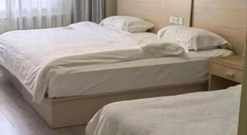 Bed in Super 8 Hotel Chengde Imperial Summer Resort