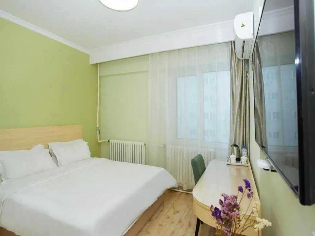 Bed in Super 8 Hotel Chengde Imperial Summer Resort