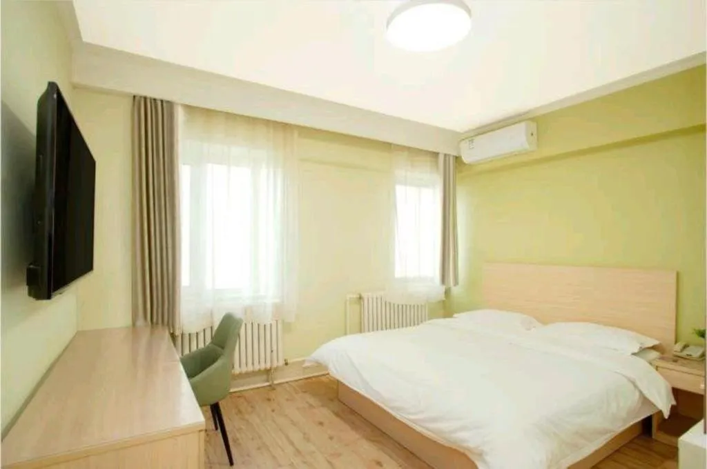 Bed in Super 8 Hotel Chengde Imperial Summer Resort