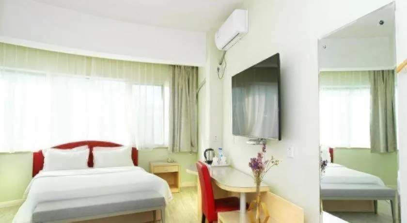 Bed in Super 8 Hotel Chengde Imperial Summer Resort