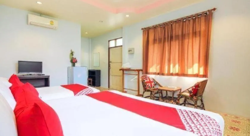 Bed in OYO 606 Baan Suansabai Pleanpanmai Resort Amphawa