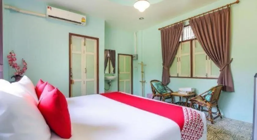 Bed in OYO 606 Baan Suansabai Pleanpanmai Resort Amphawa