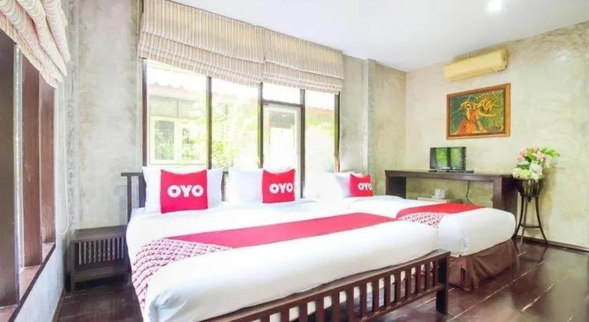 Bed in OYO 606 Baan Suansabai Pleanpanmai Resort Amphawa