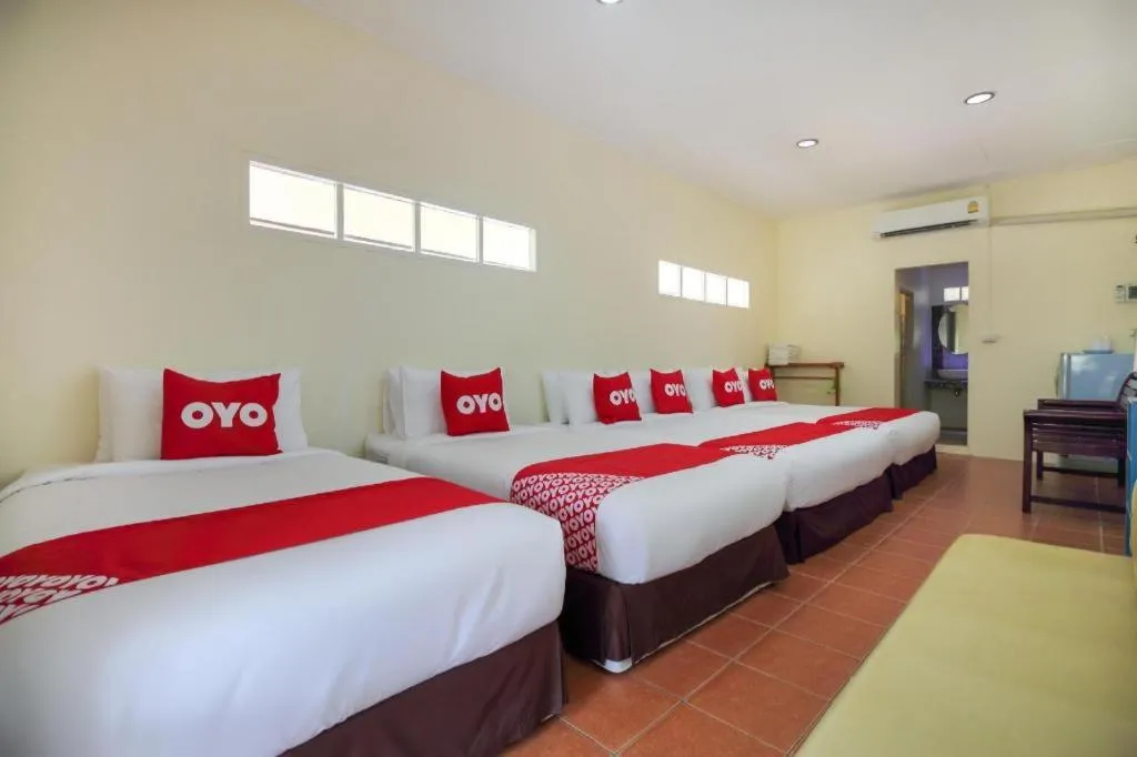 Bed in OYO 606 Baan Suansabai Pleanpanmai Resort Amphawa