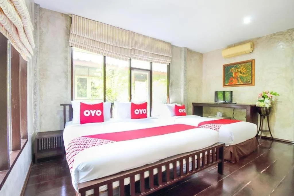 Bed in OYO 606 Baan Suansabai Pleanpanmai Resort Amphawa