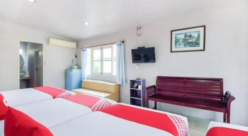 Bed in OYO 606 Baan Suansabai Pleanpanmai Resort Amphawa