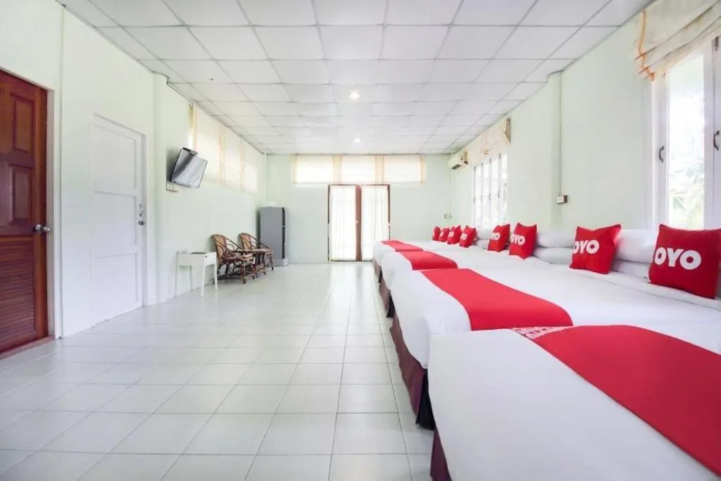 Bed in OYO 606 Baan Suansabai Pleanpanmai Resort Amphawa