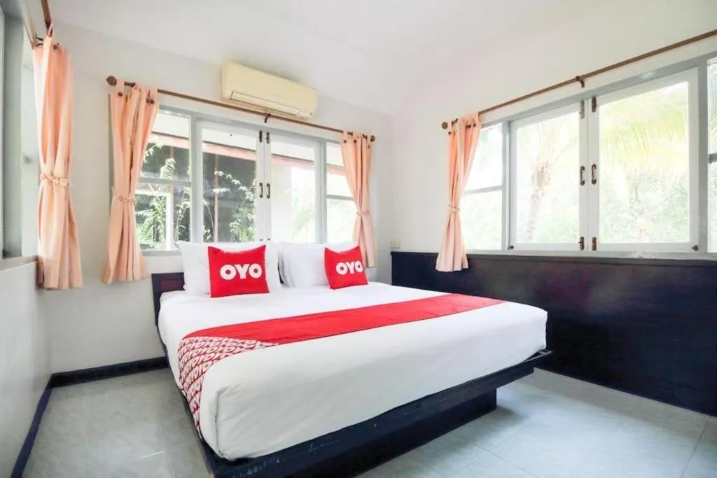 Bed in OYO 606 Baan Suansabai Pleanpanmai Resort Amphawa