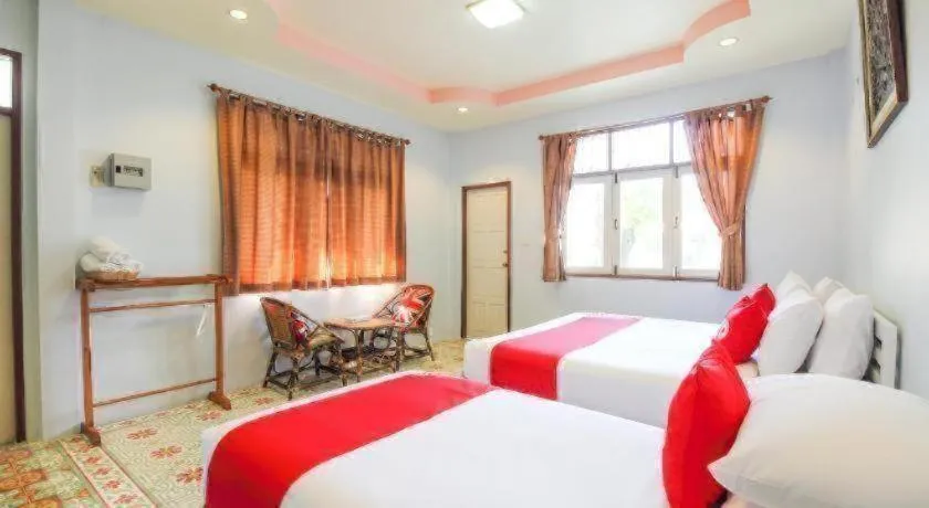 Bed in OYO 606 Baan Suansabai Pleanpanmai Resort Amphawa