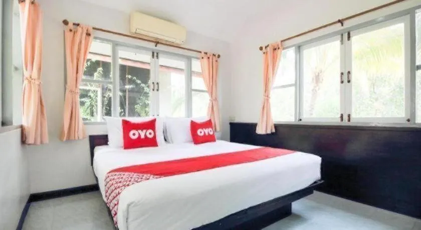 Bed in OYO 606 Baan Suansabai Pleanpanmai Resort Amphawa