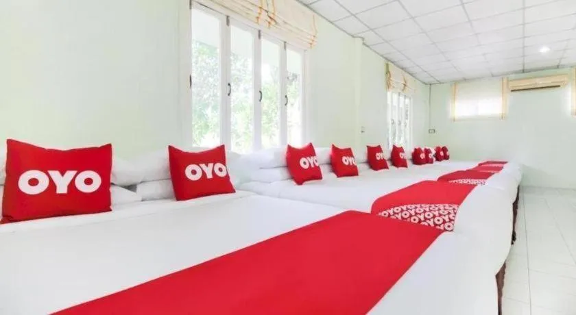 Bed in OYO 606 Baan Suansabai Pleanpanmai Resort Amphawa