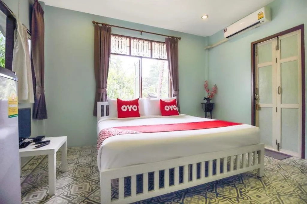 Bed in OYO 606 Baan Suansabai Pleanpanmai Resort Amphawa