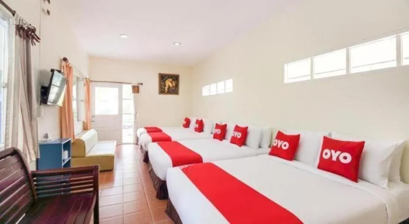 Bed in OYO 606 Baan Suansabai Pleanpanmai Resort Amphawa