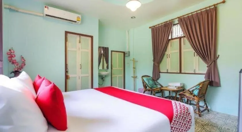 Bed in OYO 606 Baan Suansabai Pleanpanmai Resort Amphawa