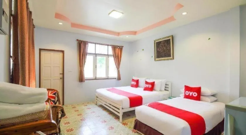 Bed in OYO 606 Baan Suansabai Pleanpanmai Resort Amphawa