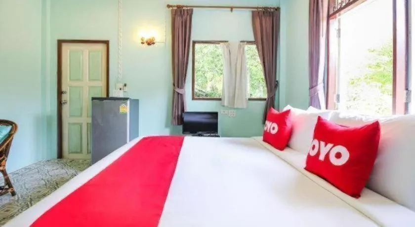 Bed in OYO 606 Baan Suansabai Pleanpanmai Resort Amphawa