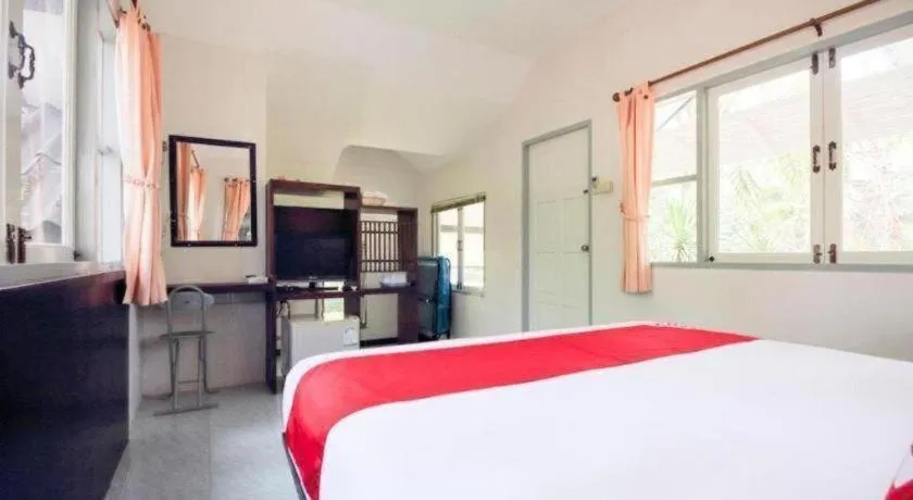 Bed in OYO 606 Baan Suansabai Pleanpanmai Resort Amphawa