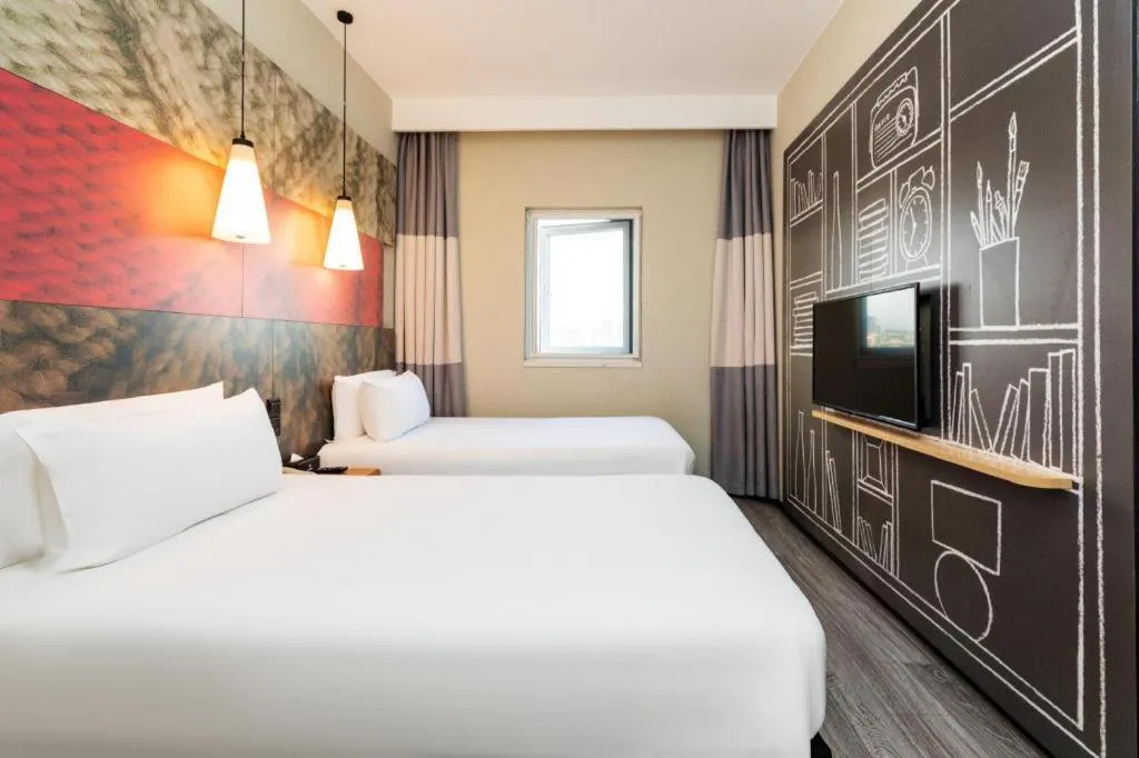 Bed in Ibis Shanghai Expo Dongming Road Metro Station