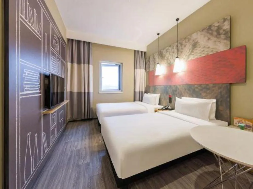 Bed in Ibis Shanghai Expo Dongming Road Metro Station