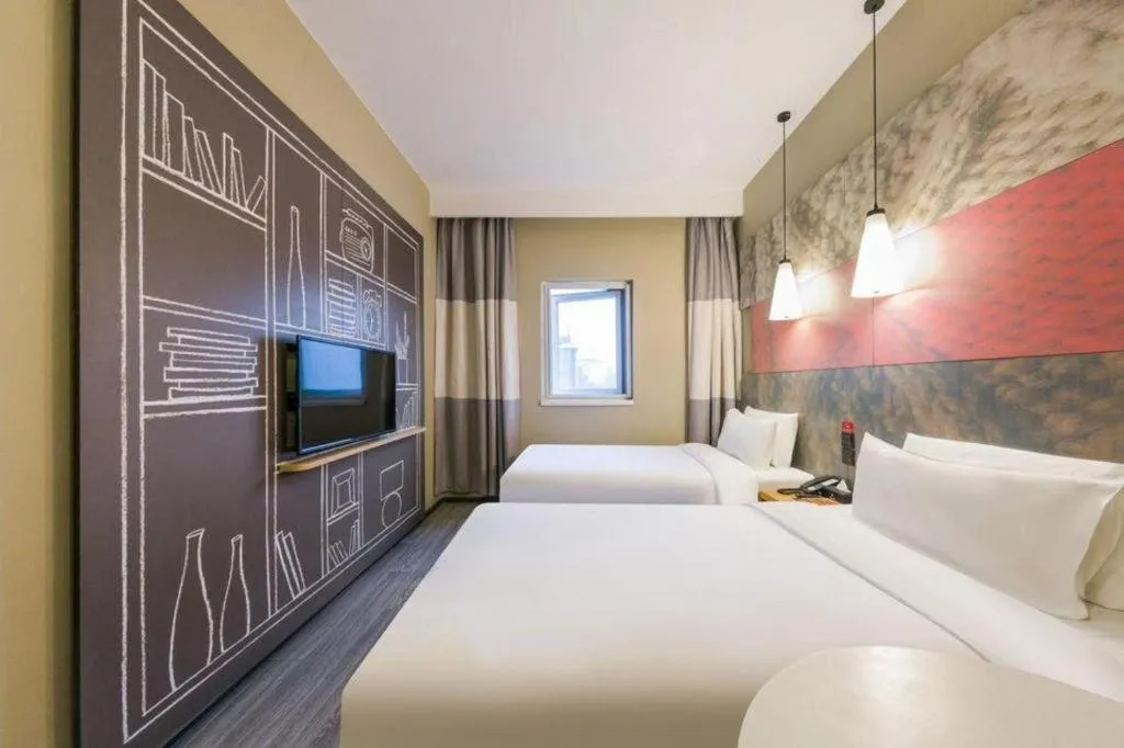 Bed in Ibis Shanghai Expo Dongming Road Metro Station