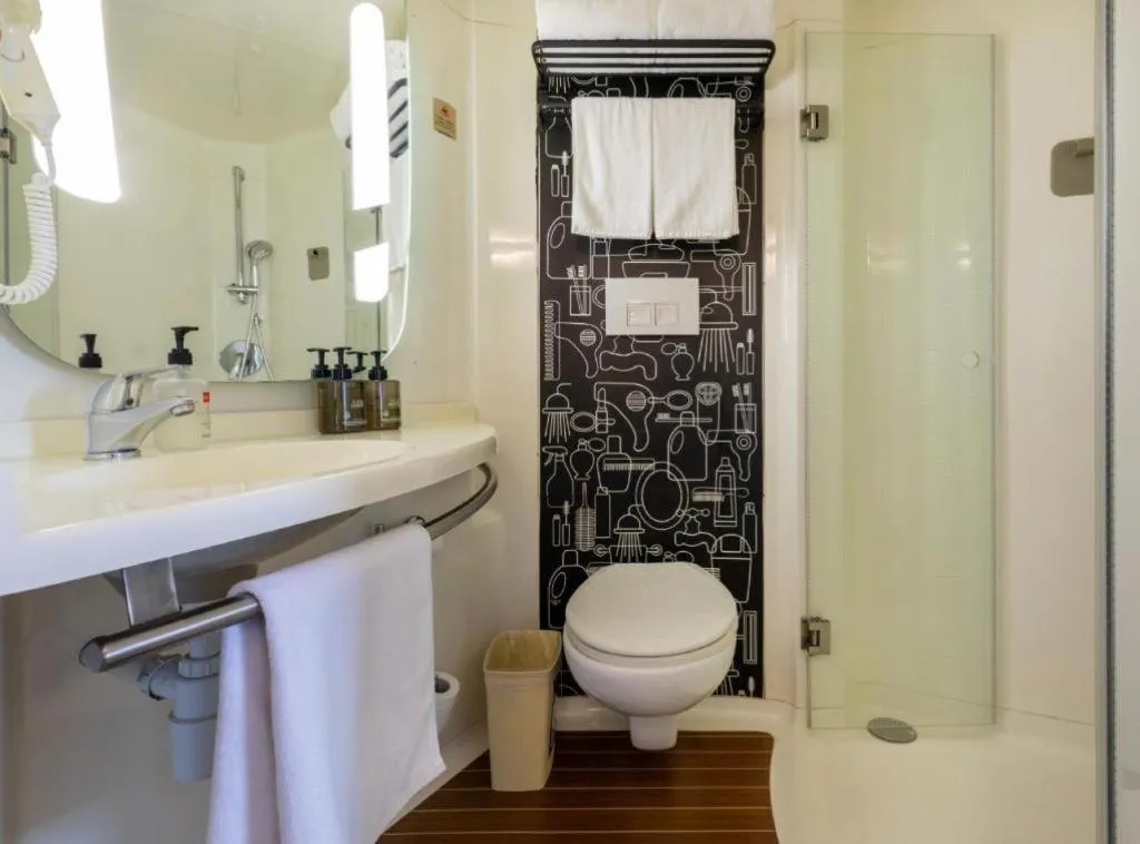 Ibis Shanghai Expo Dongming Road Metro Station