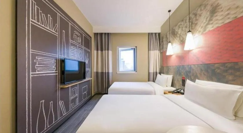 Bed in Ibis Shanghai Expo Dongming Road Metro Station