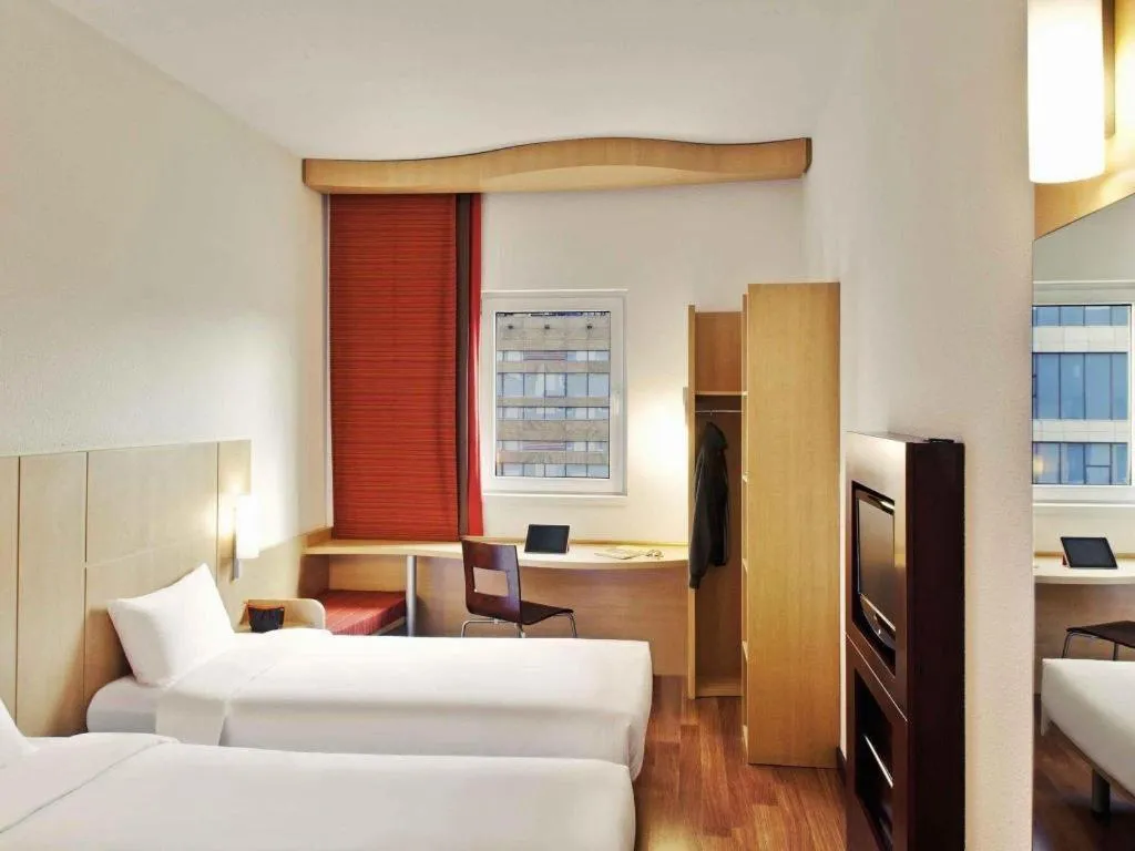 Bed in Ibis Shanghai Expo Dongming Road Metro Station