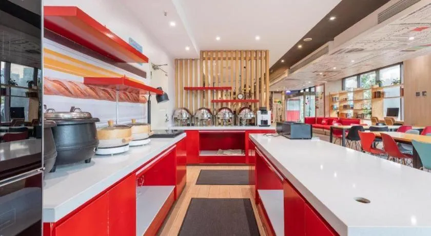 Ibis Shanghai Expo Dongming Road Metro Station