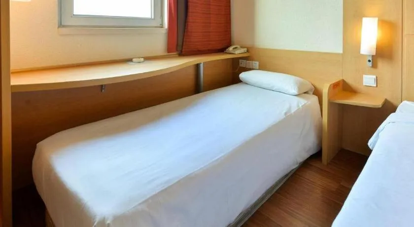 Bed in Ibis Shanghai Expo Dongming Road Metro Station