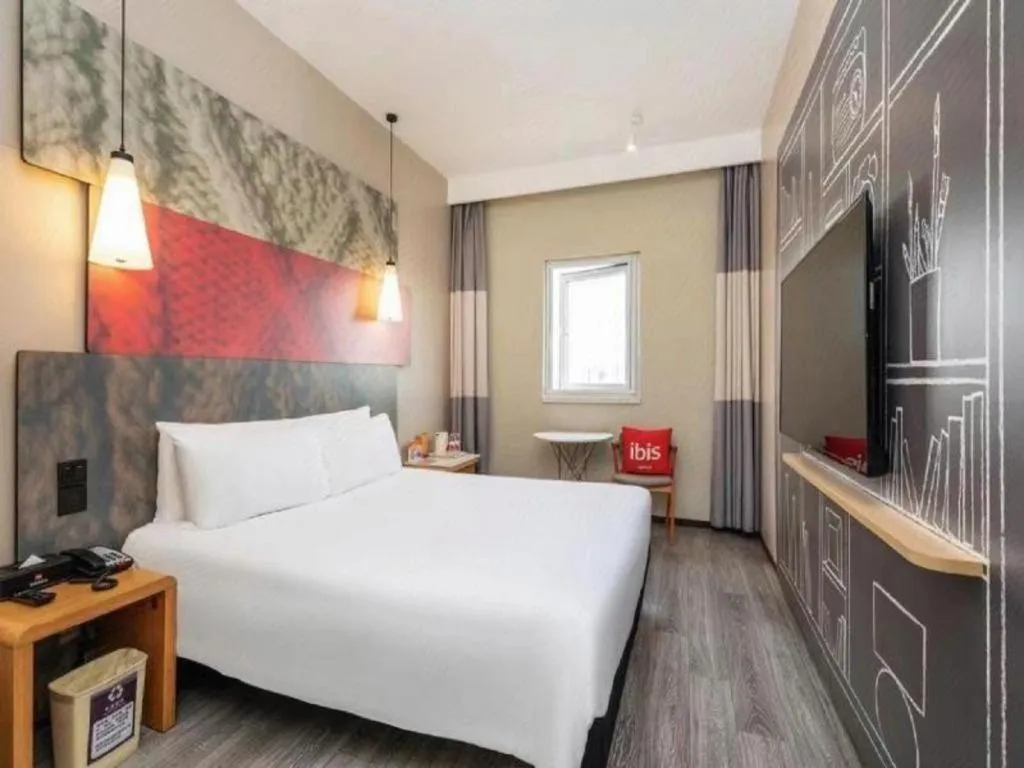 Bed in Ibis Shanghai Expo Dongming Road Metro Station