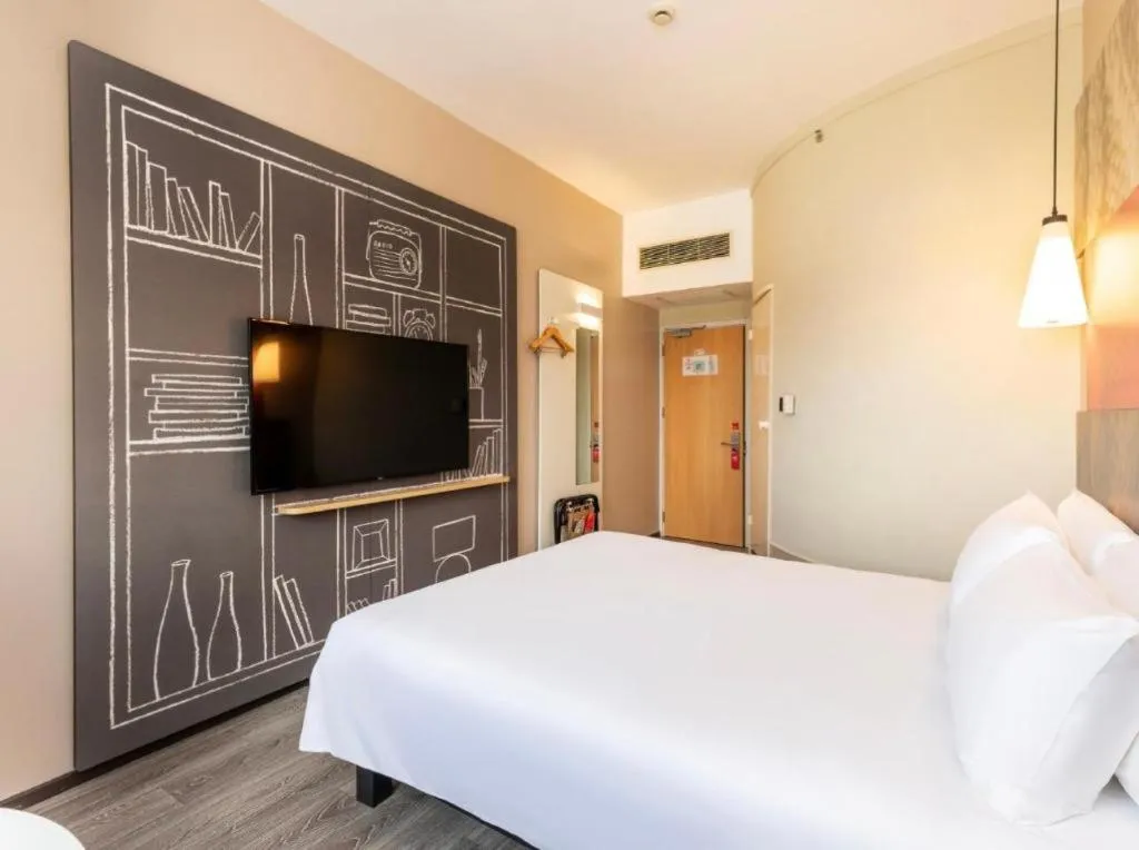 Bed in Ibis Shanghai Expo Dongming Road Metro Station