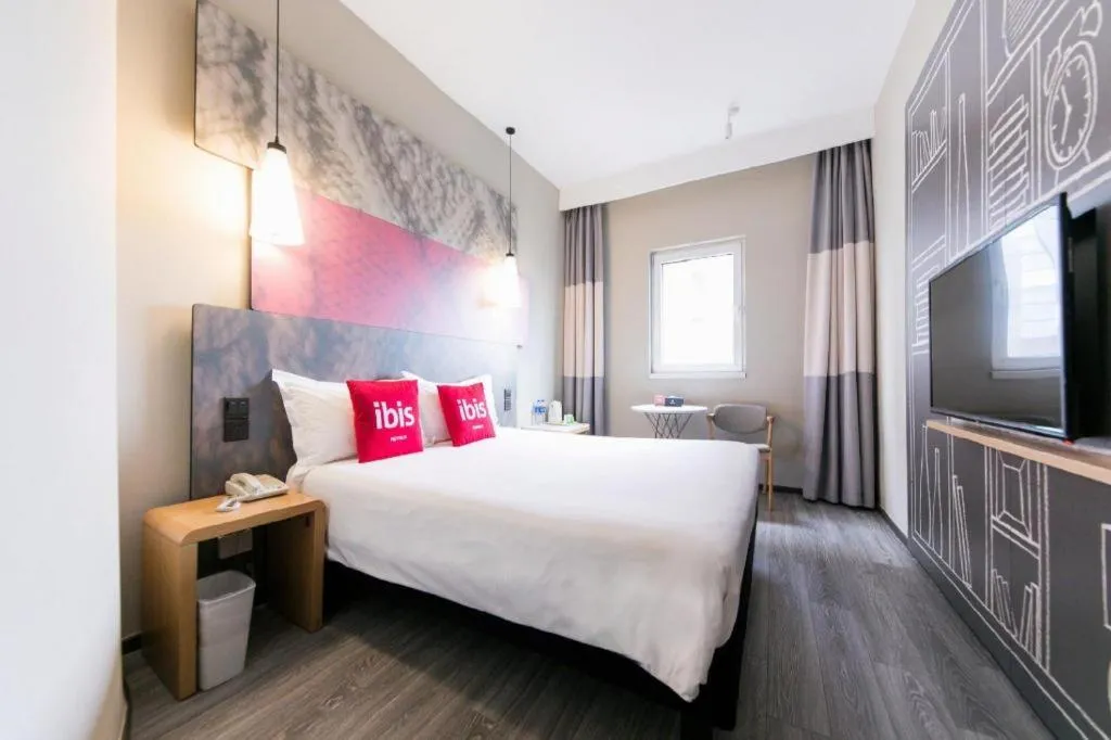 Bed in Ibis Shanghai Expo Dongming Road Metro Station