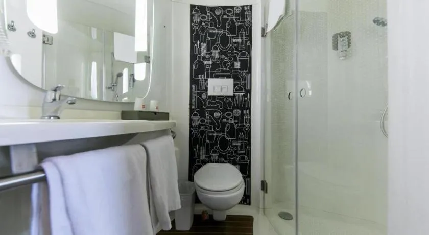 Ibis Shanghai Expo Dongming Road Metro Station