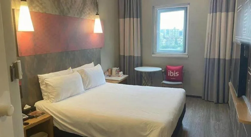 Bed in Ibis Shanghai Expo Dongming Road Metro Station