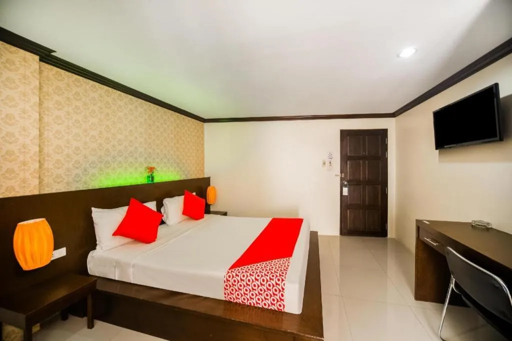 Bed in OYO 232 Patong City Hometel
