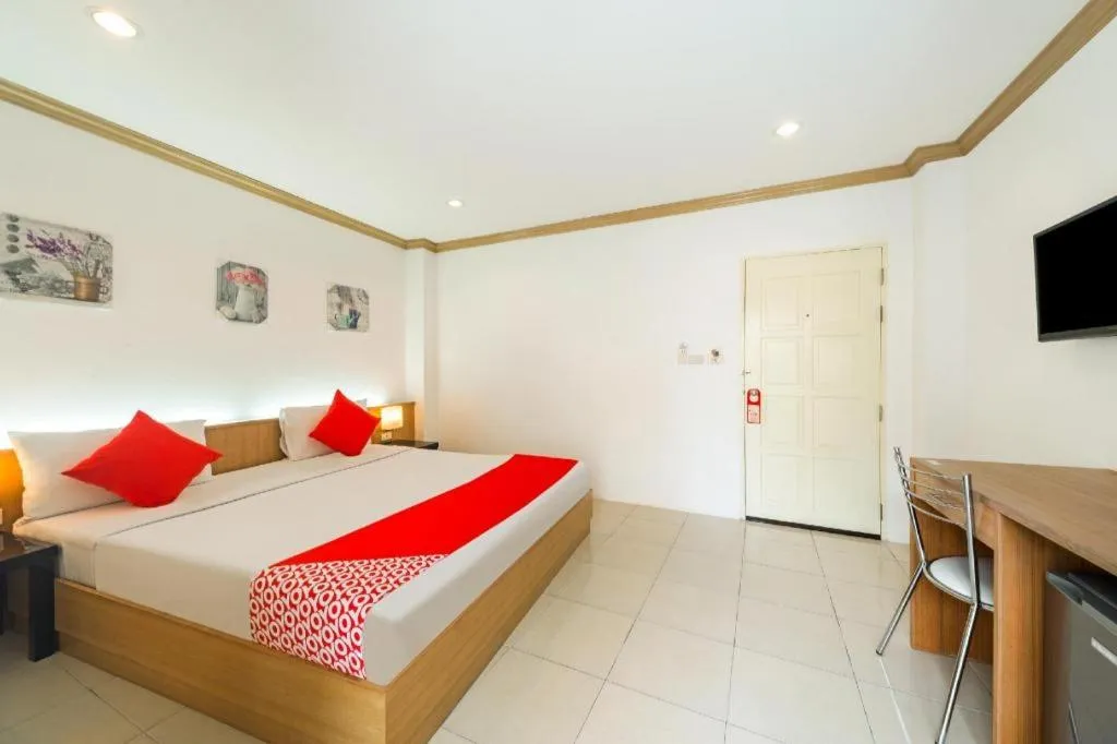 Bed in OYO 232 Patong City Hometel