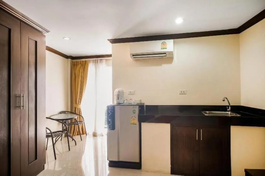 OYO 232 Patong City Hometel