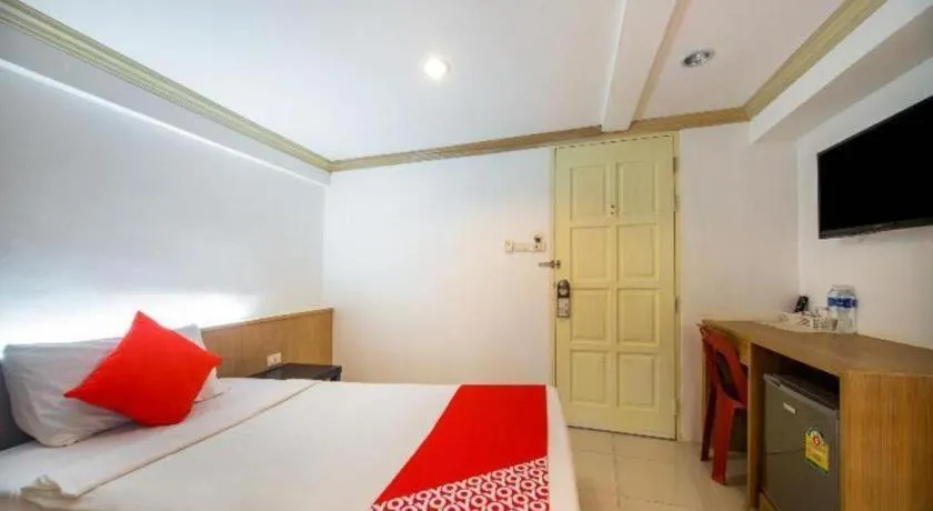 Bed in OYO 232 Patong City Hometel